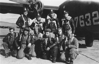 Lt Lummus and Crew.jpg